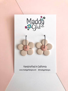 Dashing Daisies Flower Spinners (Off White & Peachy)