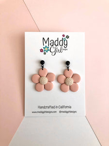 Dashing Daisies Flower Dangle (Peachy)