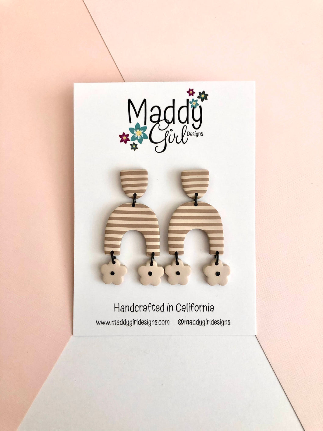 Dashing Daisies Midi Striped Arch Flower Dangle