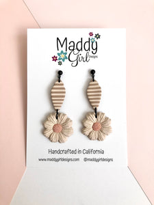 Dashing Daisies Long Daisy Dangles (Peachy)